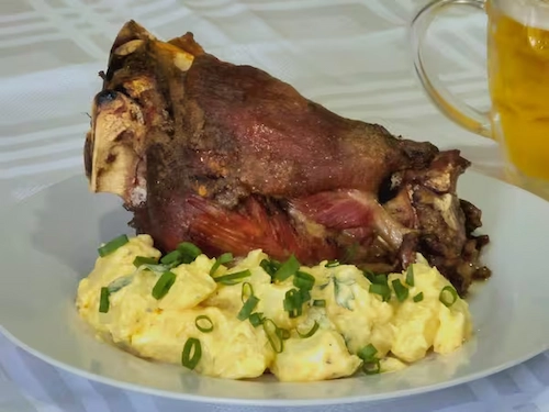 Eisbein com Salada de Batata e Arroz